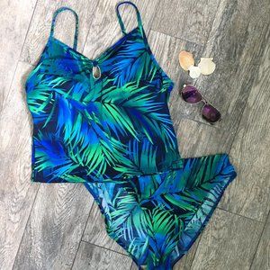 🌞 ANY 2 FOR $15 🌞 Beautiful Palm Print Tankini